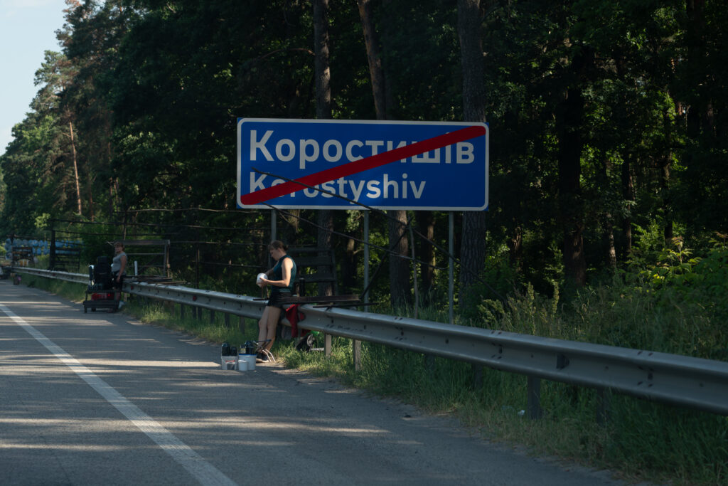 Ellen De - Quiet Resistance - Ukraine - on the road , transit
