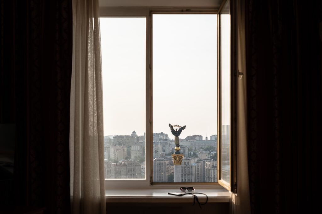 Ellen De - Quiet Resistance - Ukraine - Hotel Ukraina
