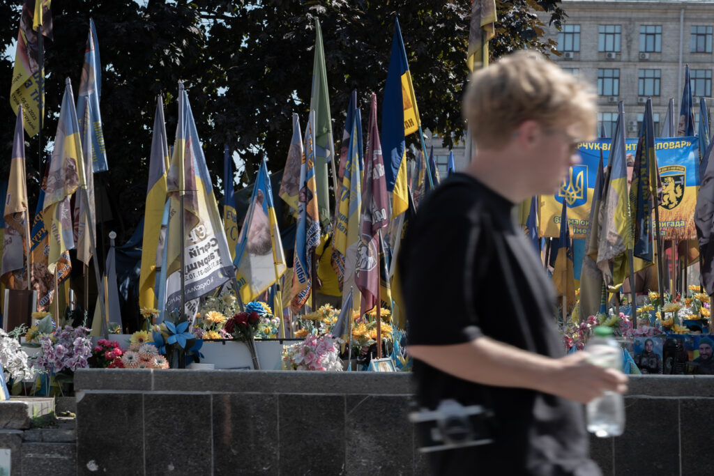 Ellen De - Quiet Resistance to the fallen heroes Ukraine