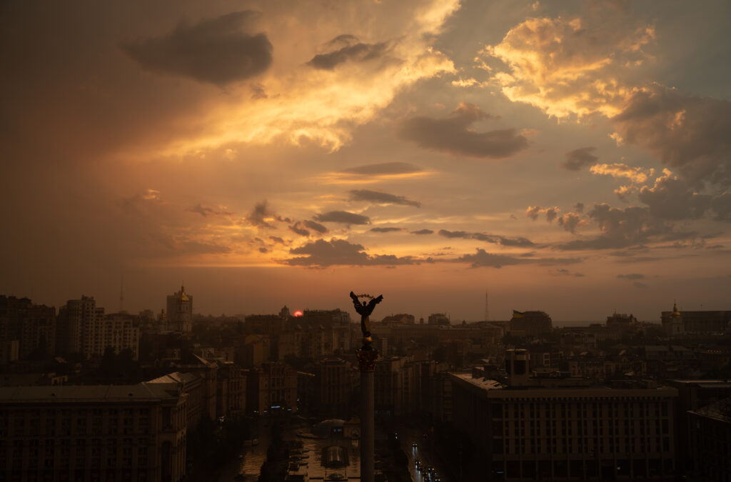 Ellen De - Quiet Resistance - Ukraine Kyiv sky