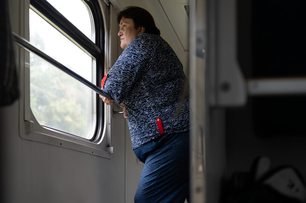 Ellen De - Quiet Resistance - Woman train ukrzaliznytsia Ukraine